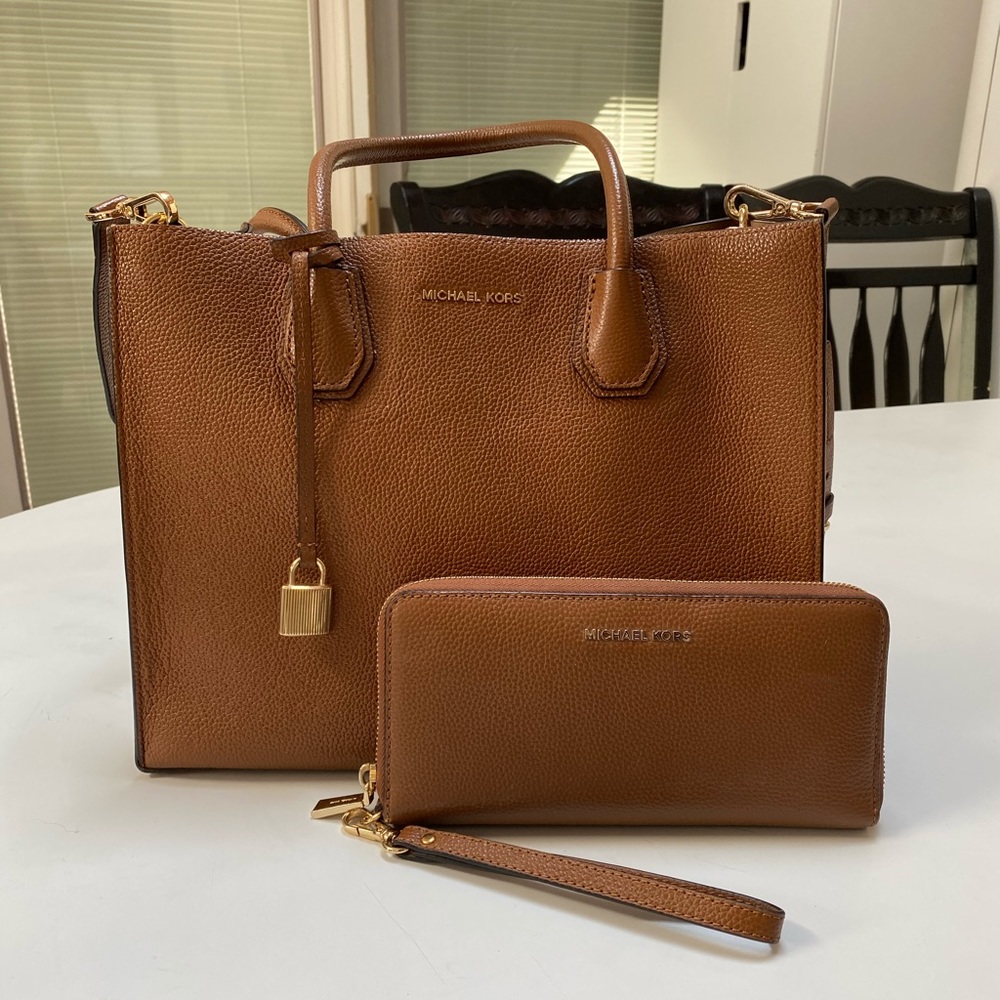 Brown leather Micheal Kors Handbag and Wallet